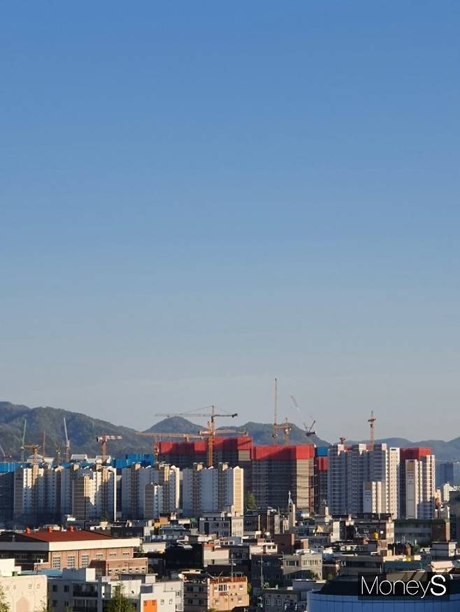 지난 5월 광주·전남지역 주택매매거래는 전년동월대비 감소한 반면 전월세 거래는 급증했다.광주광역시 동구 전경