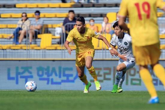 지난 5월15일 K리그2 15라운드 안산전 광주FC 헤이스가 드리블을 펼치고 있다./사진=한국프로축구연맹