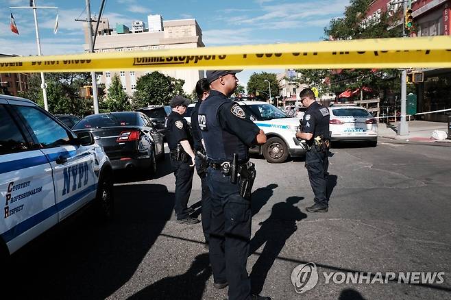 미국 뉴욕에서 발생한 총격사건 현장. 기사와 직접 관련 없음 [AFP 연합뉴스 자료사진. 재판매 및 DB 금지]