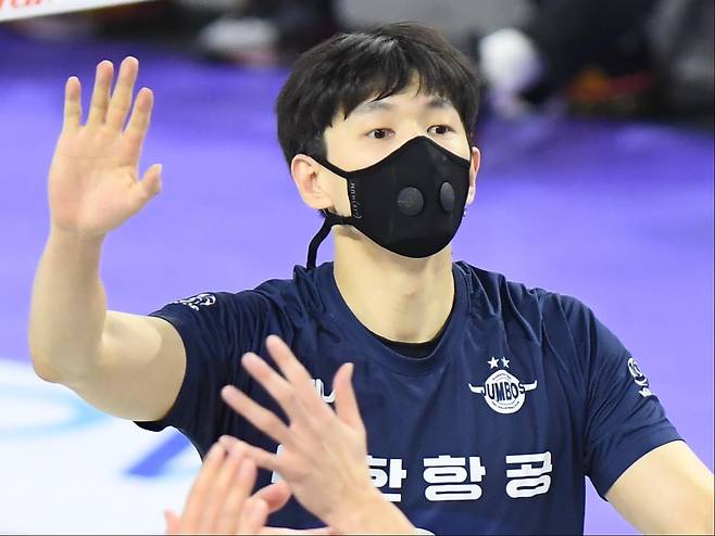 대한항공 한선수가 2005년 출범한 프로배구에서 처음으로 총액 보수 10억원을 돌파했다. [한국배구연맹 제공]