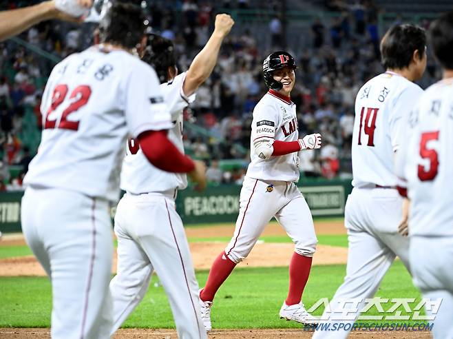 2022 KBO리그 KIA 타이거즈와 SSG 랜더스의 경기가 1일 인천SSG랜더스필드에서 열렸다. 9회말 2사 만루 SSG 최상민이 끝내기 밀어내기 볼넷을 얻어내며 기뻐하고 있다. 인천=허상욱 기자wook@sportschosun.com/2022.07.01/