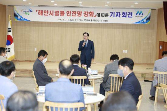 완도 미래비전을 선포하고 해안시설물 안전망 강화에 나서겠다 고 다짐하는 신우철 완도군수. 사진 = 완도군 제공