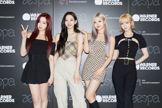 [서울=뉴시스] 워너 레코드 사옥 방문한 에스파 이미지. 2022.06.29. (사진 = SM엔터테인먼트 제공) photo@newsis.com *재판매 및 DB 금지 /사진=뉴시스