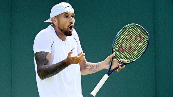 코트의 악동 닉 키리오스가 관중석을 향해 침을 뱉었다가 거액의 벌금을 물게 됐다. [로이터=연합뉴스]