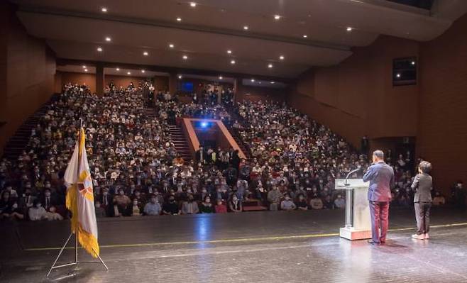 최원철 시장은 민선8기 시정비전을 '강한 공주, 행복한 시민'으로 정했다. 사진=공주시.