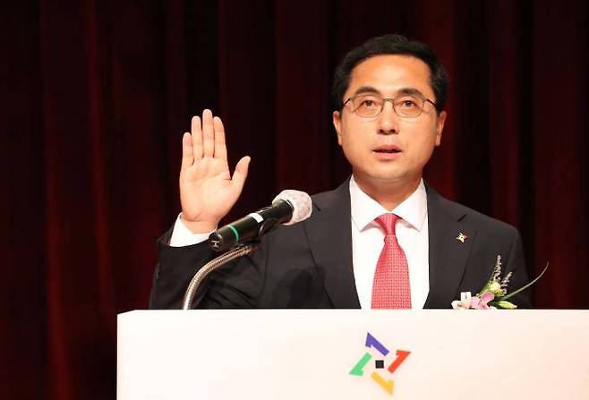 1일 대전 동구청 대강당에서 박희조 구청장이 취임선서를 하고 있다. 사진=동구청.