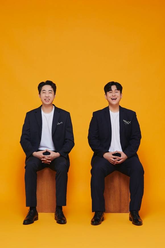 이재율씨는 개콘 이후 유튜브에서 활발한 활동을 이어가고 있다. 사진은 개그그룹 '스낵타운'에서 활동 중인 개그맨 이재율(왼쪽)과 강현석. /사진제공=메타코미디