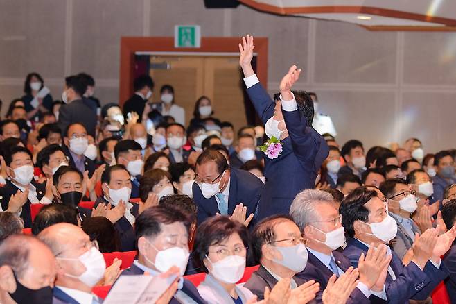 1일 여수시민회관에서 민선 8기 정기명 여수시장의 취임식이 열린 가운데 정 시장이 인사하고 있다. 여수시 제공 *재판매 및 DB 금지