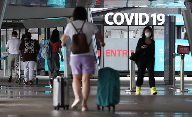 영종도 인천국제공항 제1여객터미널의 해외 입국자 코로나19 검사센터 모습 ⓒ 연합뉴스