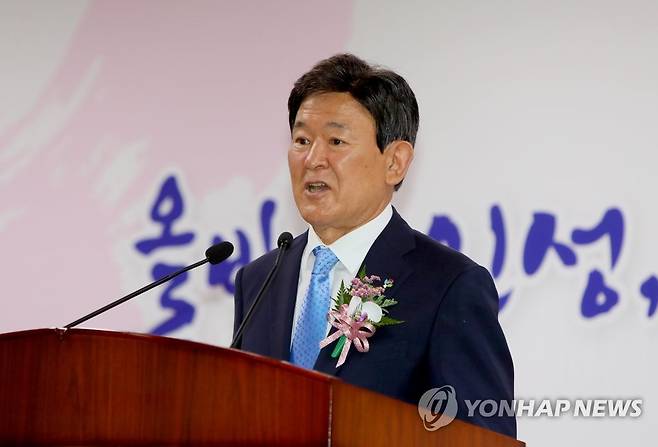 김광수 제주교육감 취임 (제주=연합뉴스) 전지혜 기자 = 김광수 제주도교육감이 1일 도교육청 대회의실에서 열린 취임식에서 취임사를 하고 있다. 2022.7.1 atoz@yna.co.kr