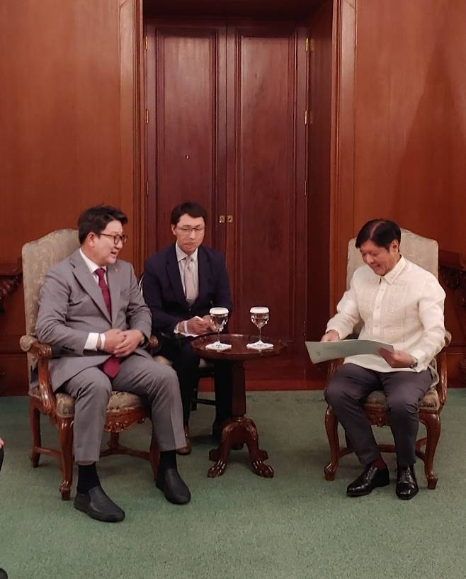 필리핀 대통령 예방한 권성동 특사 [외교부 제공]