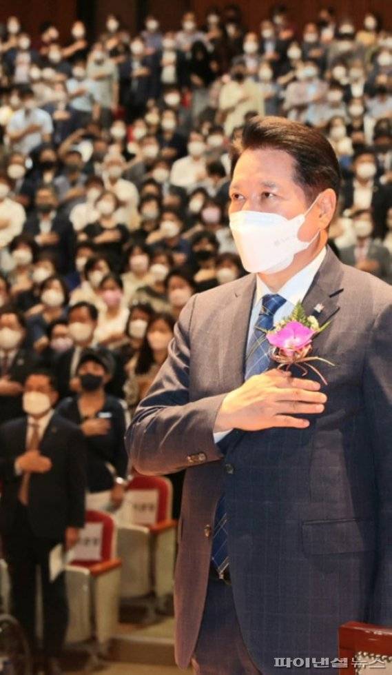 민선8기 최대호 안양시장 취임 선서. 사진제공=안양시