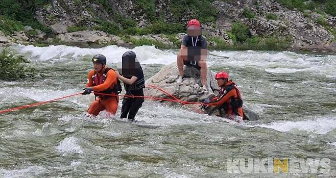 인제군 인제읍 고사리 내린천 수난사고(사진=강원도소방본부 제공)