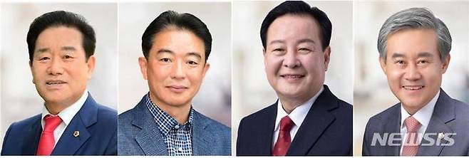 [창원=뉴시스] 제12대 경남도의회 국민의힘 의장 후보 김진부(왼쪽부터), 제1부의장 후보 최학범, 제2부의장 후보 강용범 의원과 조영제 원내대표.(사진=경남도의회 제공) 2022.07.02. photo@newsis.com