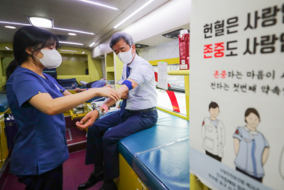 2022년6월29일 헌혈행사에 참여한 한국마사회 정기환 회장.