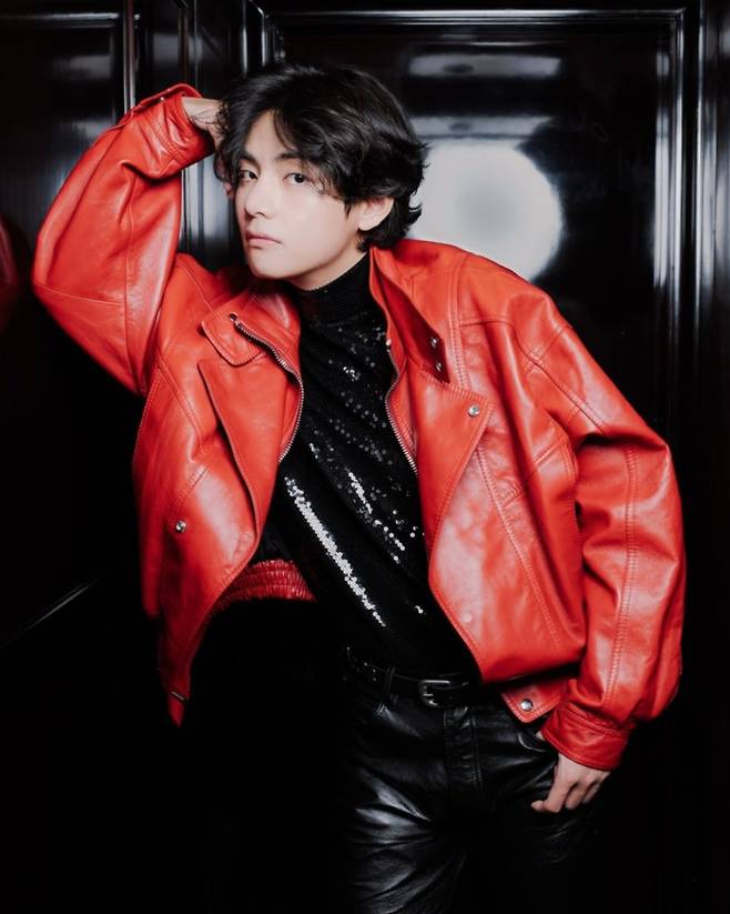 "에디의 미감" 방탄소년단 뷔, 셀린느 패션쇼 착장 직접 '픽'..VMAN매거진 인터뷰