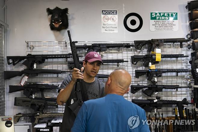 미국 캘리포니아주의 한 총기상 [AP 연합뉴스 자료사진]