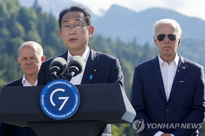 G7 정상회의서 발언하는 기시다(가운데) 일본 총리 [AP=연합뉴스 자료사진]