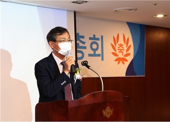 한국방역학회 출범의 축사를 전하고 있는 이희일 과장(질병관리청 매개체분석과)© 뉴스1