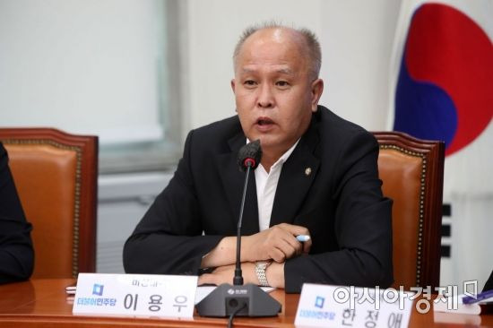 이용우 더불어민주당 비상대책위원이 13일 국회에서 열린 비상대책위원회의에 참석, 모두발언을 하고 있다./윤동주 기자 doso7@