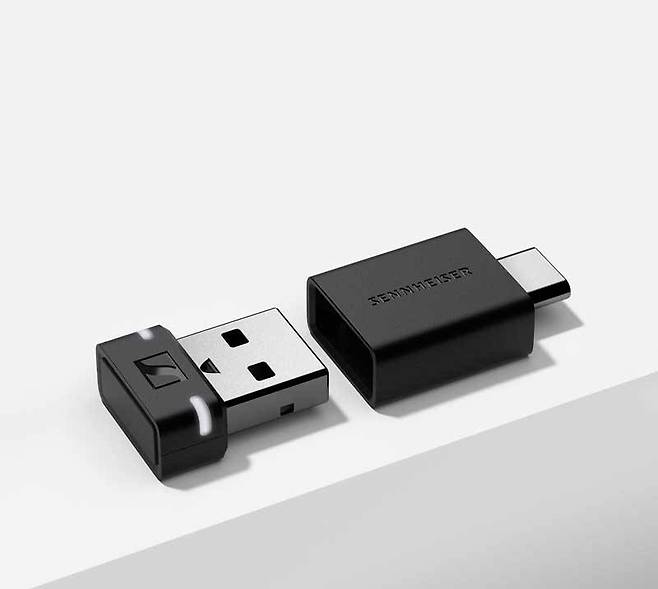 USB A to C 어댑터가 기본 제공되는 젠하이저 ‘BTD 600’ (출처=젠하이저)