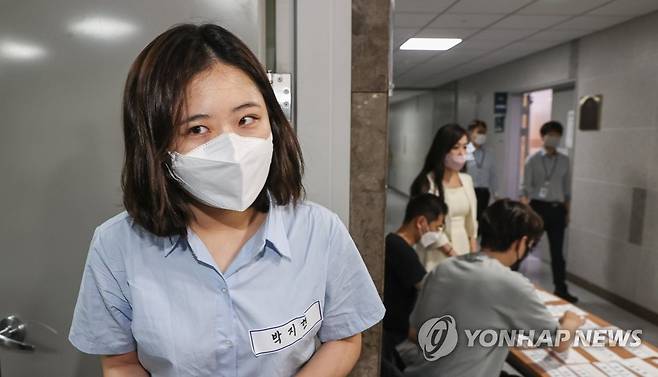 그린벨트 결과 공유 파티 '용감한 여정'에 참석하는 박지현 전 비상대책위원장 (서울=연합뉴스) 하사헌 기자 = 박지현 전 더불어민주당 비상대책위원장이 1일 서울 여의도 국회 의원회관에서 열린 그린벨트 결과 공유 파티 '용감한 여정'에 참석하고 있다. 2022.7.1 [국회사진기자단] toadboy@yna.co.kr