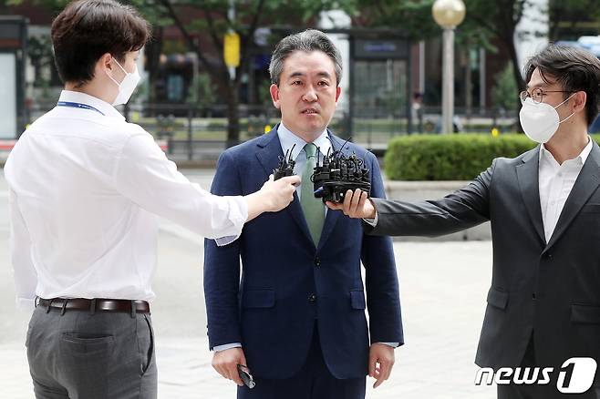 윤희근 신임 경찰청장 내정자가 5일 오전 서울 서대문구 국가경찰위원회에서 열린 차기 경찰청장 임명제청동의안 심의위원회에 출석하며 취재진의 질문에 답하고 있다. 2022.7.5/뉴스1 © News1 민경석 기자