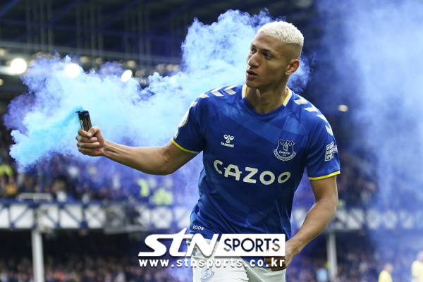 폭죽 세레머니를 펼친 히샬리송. 사진｜뉴시스/AP