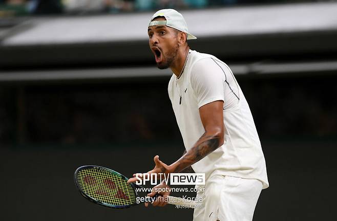 ▲ 2022년 윔블던 경기 도중 심판에게 항의하는 닉 키리오스