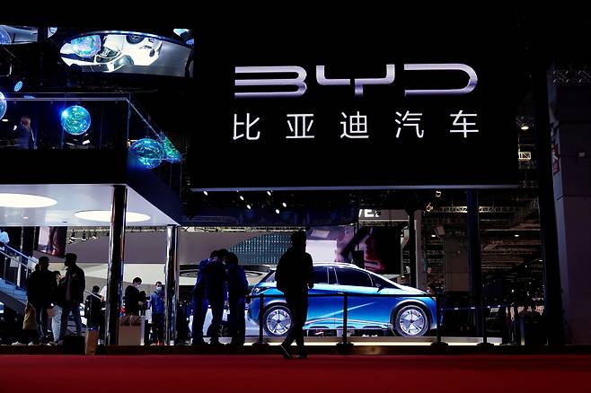 중국 전기차제조사 BYD의 상하이모터쇼 전시관 모습 /로이터 연합뉴스