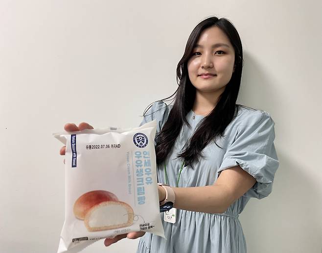 '연세우유 생크림빵' 시리즈를 기획한 김소연 CU 상품기획자(MD). /이신혜 기자