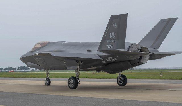 현존하는 세계 최강 스텔스기 중 하나로 꼽히는 미공군의 F-35A 6대가 5일 한반도로 전개했다. 미 공군은 14일까지 대한민국 공군과 함께 연합훈련을 펼칠 예정이다. 미 공군 제공