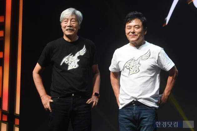 Falcon Bae Chul-soo, Koo Chang-mo, has revealed why it took 40 years to reunite.On the afternoon of the 6th, 2022 Falcon National Tour Concert: Aspiring () production presentation was held at Shinhan pLay Square in Seoul Mapo-gu.Bae Chul-soo and Koo Chang-mo will regroup as Falcon in about 40 years and take the stage at the Seoul Olympic Park Case For Dome (Gymnastics Stadium) on September 11 and 12, titled Passion.Regarding the reason why it took a long time for the re-establishment, Koo Chang-mo said, I lived abroad for more than 20 years as a half of my own.Thats why I did not have the opportunity to resume Music in Korea. In between, I also contacted and met Mr. Bae Chul-soo, who has long said that he must do this (resolution).I was very looking forward to it, too. Bae Chul-soo said, I have been a radio DJ for 33 years after finishing Falcon 9th album in 1990.When I first became a DJ, I did not think I retired from the music industry, but I realized that I lacked talent for music while broadcasting for about five years.I thought it would be better to introduce Music than I do it myself, so I did not think I would come back to the stage. I thought it was a shame that Koo Chang-mo was not singing, said Bae Chul-soo, I have talent, I am good at singing, and I have more than 10 hits.Unlike the business that has to have capital and invest, I do not think it is necessary to come up with only one microphone. I was thinking that I wanted Mr. Koo to sing again, but he was having a hard time coming back to the stage, so I asked him to sing with Falcon. It took 10 years.I originally tried to do it two years ago, but I was delayed a little because of Corona. 