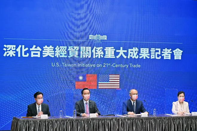 대만 행정원이 지난달 1일 기자회견을 통해 ‘21세기 무역에 관한 미-대만 이니셔티브’ 출범 소식을 알리고 있다. 행정원 홈페이지 캡쳐