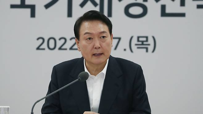 윤석열 대통령이 7일 오전 충북 청주 충북대학교에서 열린 국가재정전략회의에서 모두발언을 하고 있다. 대통령실사진기자단