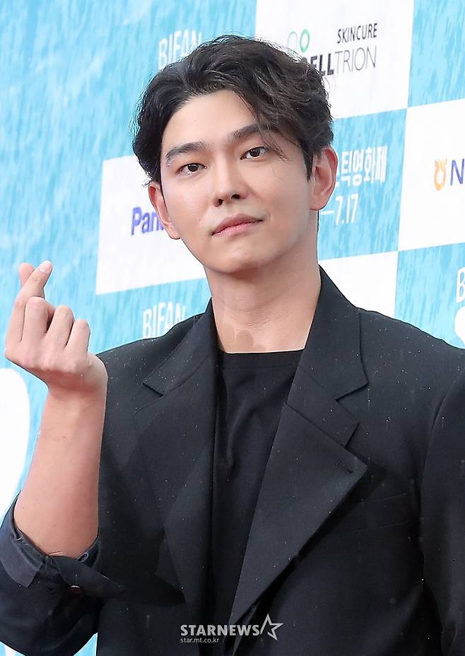 윤균상 '사랑의 하트'[★포토]