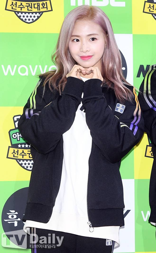 에이프릴, 김채원