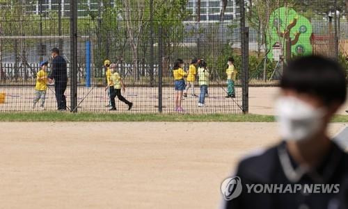 체육활동하는 학생들 [연합뉴스 자료사진]