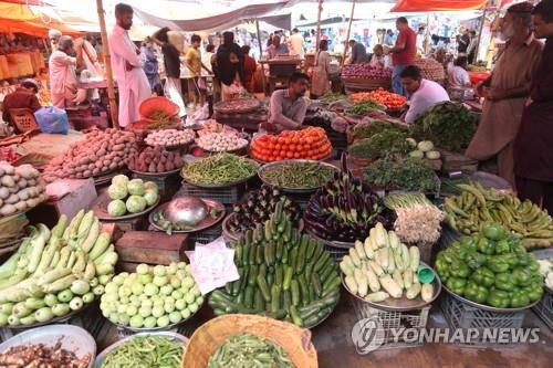 파키스탄 카라치의 한 시장. [EPA 연합뉴스 자료사진. 재판매 및 DB 금지]