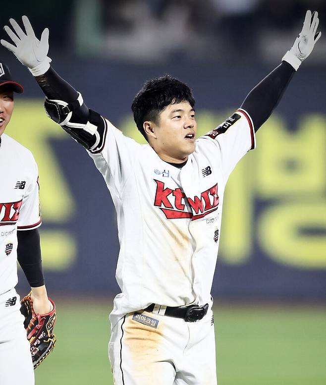 ▲ 특별한 팬서비스를 실천해 KBO 팬퍼스트상의 초대 수상자가 된 kt 조용호.