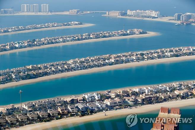 두바이 인공섬 '팜 주메이라'에 늘어선 주택 [EPA 연합뉴스 자료사진. 재판매 및 DB 금지]