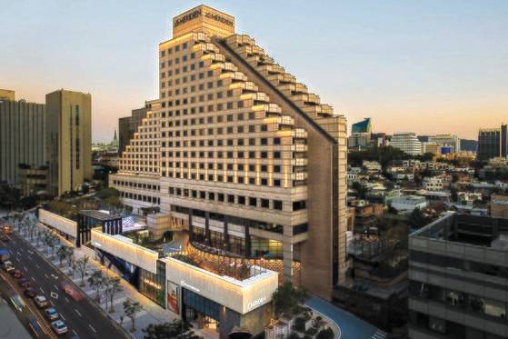 지난해 7000억원에 팔린 서울 강남구 르메르디앙 호텔. 고급 주거단지로 바뀐다.［중앙포토］