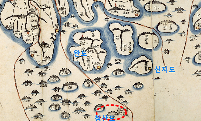 대동여지도에 나타난 청산도(붉은 원안). 그 위로 청산도를 관할했던 진(鎭) 신지도가 보인다.&nbsp;