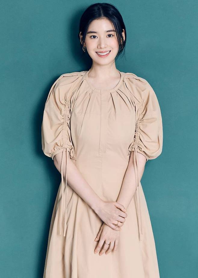 쿠팡플레이 오리지널 드라마 '안나'의 배우 정은채가 7일 오전 진행된 라운드 인터뷰를 위해 포즈를 취하고 있다.  '안나'는 이름, 가족, 학력, 과거까지 사소한 거짓말을 시작으로 완전히 다른 사람의 인생을 살게 된 여자의 이야기다. /사진제공=쿠팡플레이 2022.07.07 /사진=이동훈 기자 photoguy@