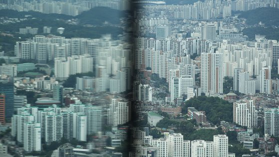 서울 남산타워에서 바라본 아파트단지 모습. 뉴시스
