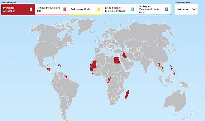 낙태권 옹호단체인 생식권리센터(CRR) 홈페이지 내 낙태 전면금지국(지도상 붉은 부분) 위치도. 푸른 원(기자가 표시) 안이 도미니카공화국.