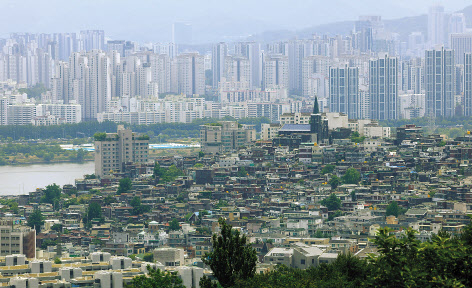 남산에서 바라본 서울 아파트 단지 등 주택가 모습. [연합]