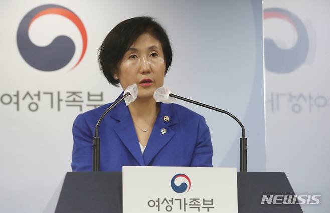 [서울=뉴시스] 김명원 기자 = 이기순 여성가족부 차관이 지난달 29일 오전 서울 종로구 정부서울청사에서 제4차 청소년보호종합대책 관련 브리핑을 하고 있다. 2022.06.29. kmx1105@newsis.com