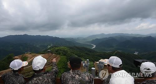 2013년 칠성전망대를 찾은 관광객 [연합뉴스 자료사진]