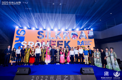 Silk Road Online Curating Competition Award Ceremony group photo (PRNewsfoto/China National Silk Museum)